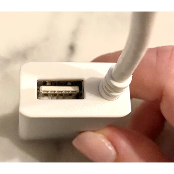 Moshi USB to Ethernet Adapter - Picture 6 of 10